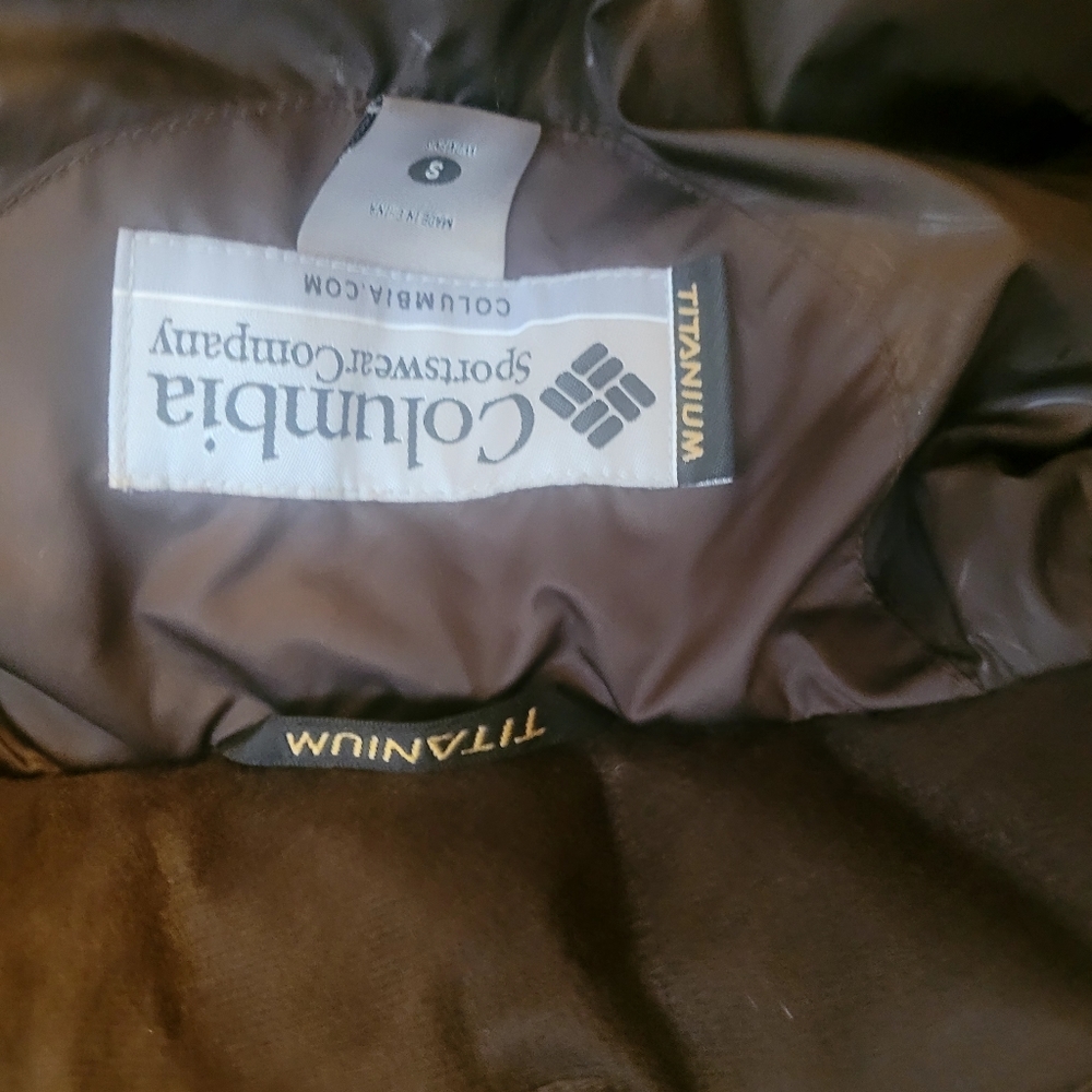 Columbia puffer vest with hood